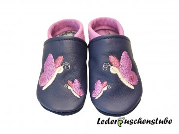 Lederpuschen dunkelblau-orchidee mit Schmertterlinge creme-orchidee-altrosa Herz altrosa und Namen Ferse orchidee